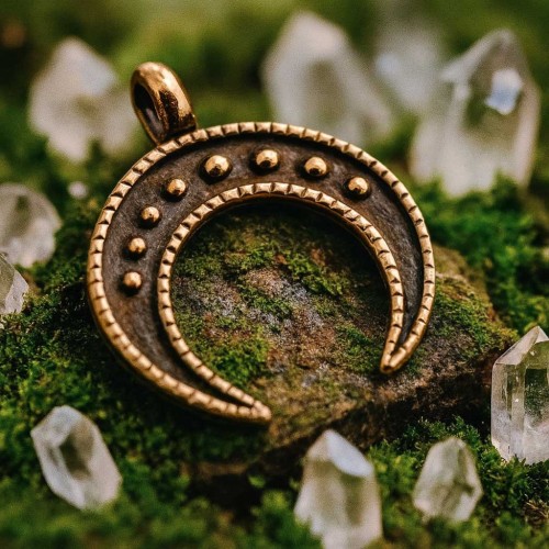 lunula-Daniłowo--na mchu.jpg