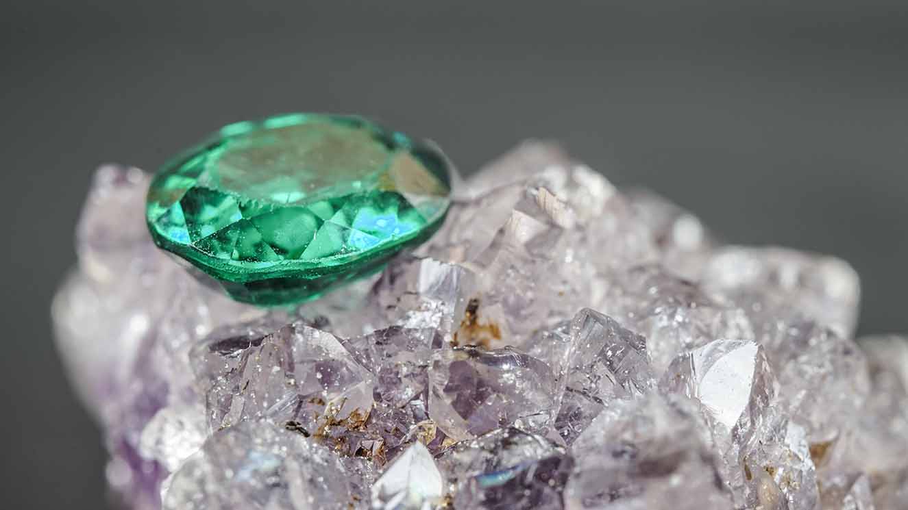 Moc Kamieni: Szmaragd - balsam dla duszy i ciała